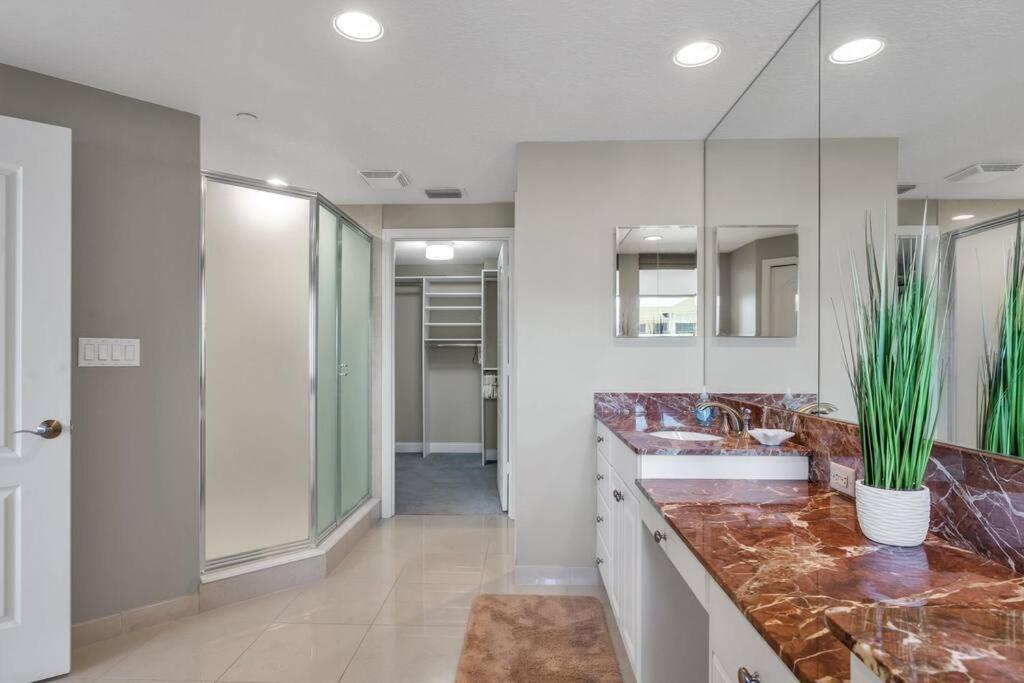 Coastal Elegance: Your Clearwater Beach Escape Exterior photo