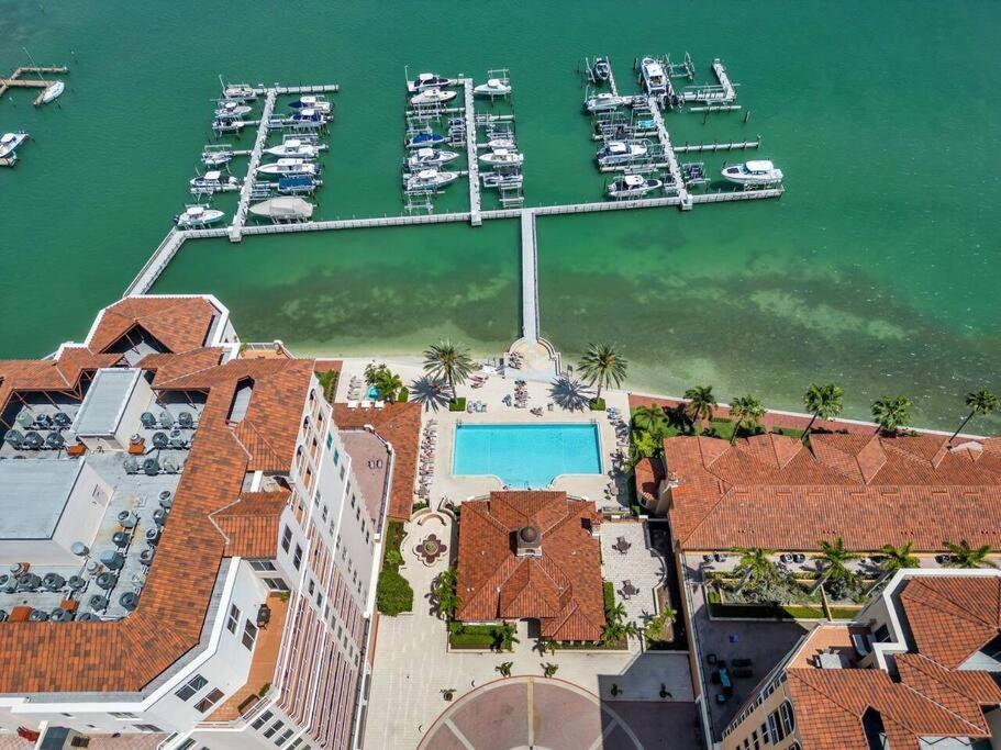 Coastal Elegance: Your Clearwater Beach Escape Exterior photo