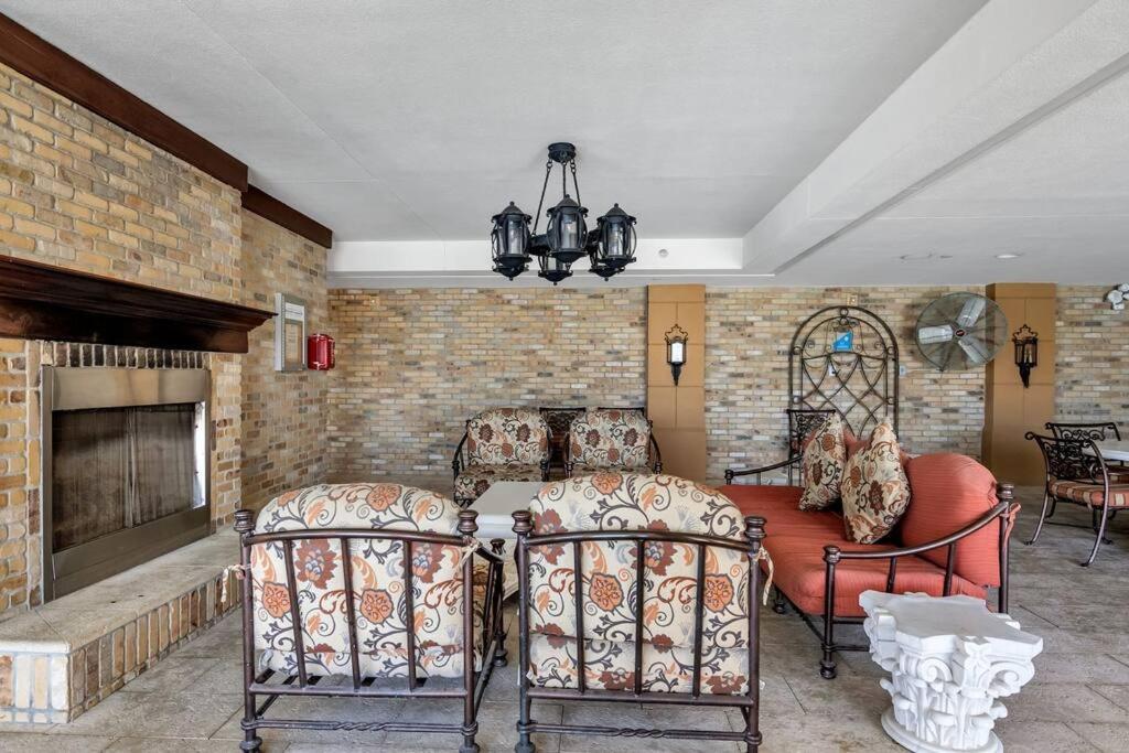 Coastal Elegance: Your Clearwater Beach Escape Exterior photo